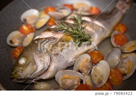 イサキとアサリのアクアパッツァver2 79083422