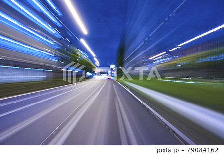 夜のドライブ　車載カメラ　スローシャッター 79084162