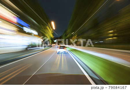 夜のドライブ 車載カメラ スローシャッター 夜のドライブ 車載カメラ スローシャッター 79084167