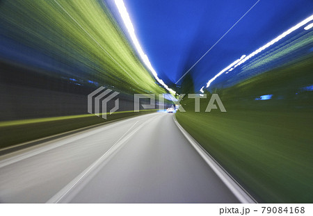 夜のドライブ　車載カメラ　スローシャッター 79084168