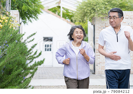 シニア 夫婦 ジョギング シニア 夫婦 ジョギング 79084212