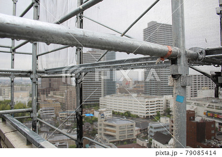 マンション大規模修繕足場工事、居住者から見た大規模修繕足場工事、安全第一、梅雨時には危険、台風対策は マンション大規模修繕足場工事、居住者から見た大規模修繕足場工事、安全第一、梅雨時には危険、台風対策は 79085414