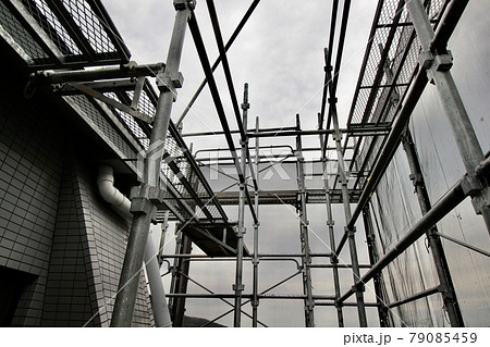 マンション大規模修繕足場工事、居住者から見た大規模修繕足場工事、安全第一、梅雨時には危険、台風対策は マンション大規模修繕足場工事、居住者から見た大規模修繕足場工事、安全第一、梅雨時には危険、台風対策は 79085459