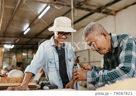 Family Carpenters Workshop 79087821