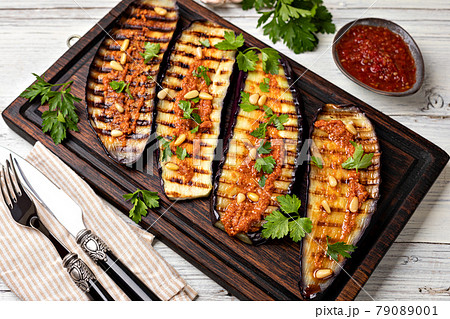 Grilled eggplant and sauce 79089001