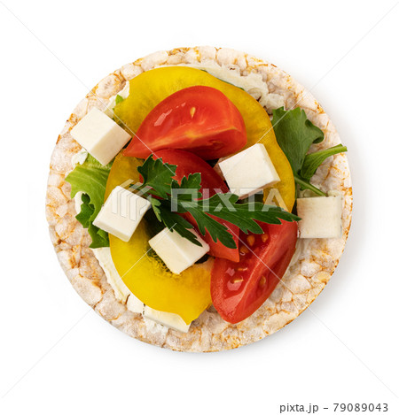 Rice cakes with cheese and tomato 79089043