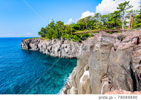 静岡県伊東市 城ヶ崎海岸(灯台と門脇吊橋) 静岡県伊東市 城ヶ崎海岸(灯台と門脇吊橋) 79089890