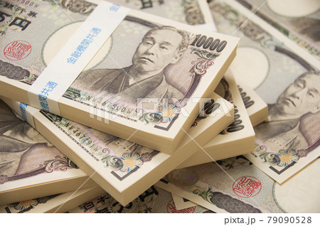 大量の一万円札 79090528
