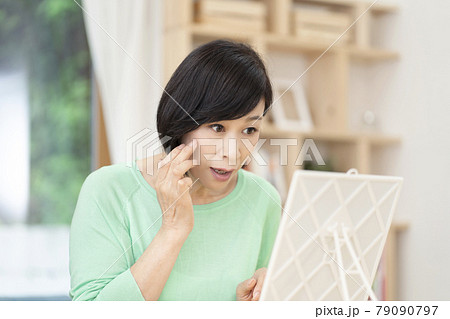 ビューティーイメージ　ミドル女性 79090797