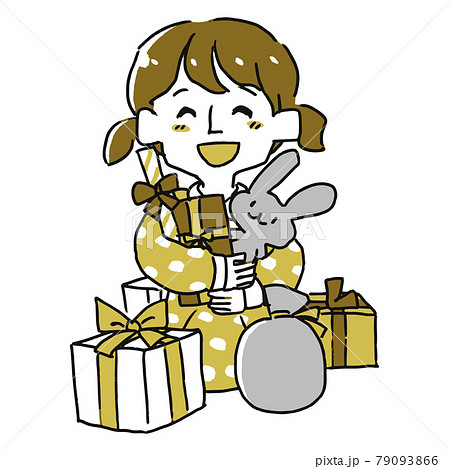 たくさんのプレゼントを貰って嬉しそうな女の子 79093866