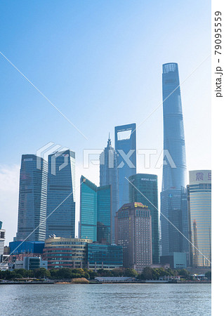 《上海》上海の摩天楼・朝の外灘の眺め 79095559