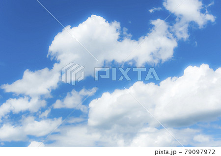 青空と雲の背景素材のイラスト素材