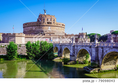 サンタンジェロ城に続くサンタンジェロ橋（Sant'Angelo） 79098043