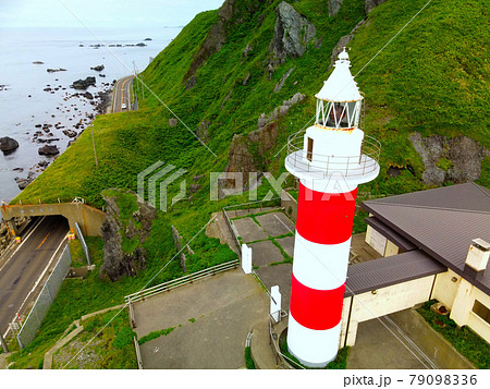 初夏の北海道松前町で白神岬灯台の風景を空撮 初夏の北海道松前町で白神岬灯台の風景を空撮 79098336