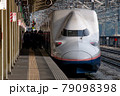 上越新幹線（E4系）乗降中、高崎駅にて 79098398