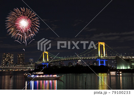 東京都 お台場の花火大会のイメージの写真素材