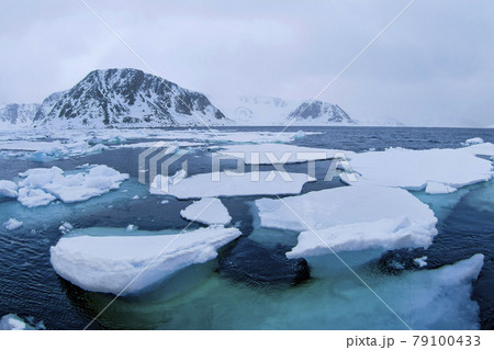 Drift floating Ice and Snowcapped Mountains, Arctic, Svalbard, Norway Drift floating Ice and Snowcapped Mountains, Arctic, Svalbard, Norway 79100433