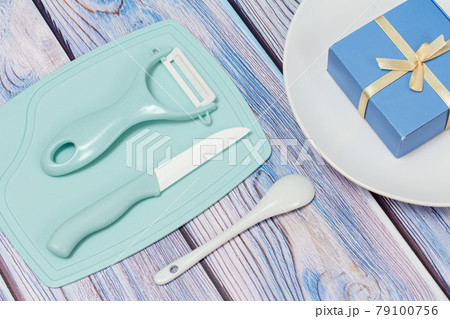 Top view of cutlery set on the wooden background. Top view of cutlery set on the wooden background. 79100756