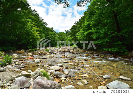 那須塩原を流れる木の俣川 79101032