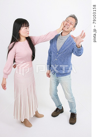 DV夫婦（女性の暴力） 79103158
