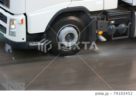 Truck 79103452