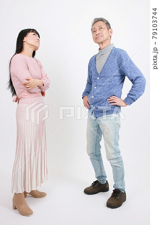 熟年離婚・歳を取ってお互いの溝が深くなった夫婦 熟年離婚・歳を取ってお互いの溝が深くなった夫婦 79103744