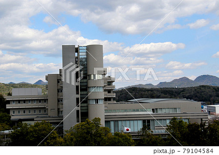 三田市民病院 を側面より望む 別アングル 三田市民病院 を側面より望む 別アングル 79104584