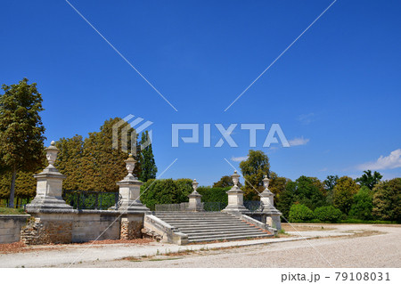 フランス、サンジェルマン=アン=レー城の前に広がる庭園(テラス)2020年8月撮影 フランス、サンジェルマン=アン=レー城の前に広がる庭園(テラス)2020年8月撮影 79108031