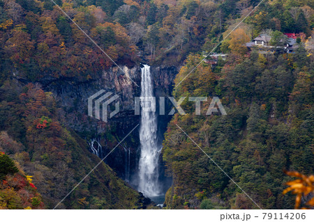 日光国立公園 明智平からの華厳の滝と中禅寺湖を望む紅葉の絶景 日光国立公園 明智平からの華厳の滝と中禅寺湖を望む紅葉の絶景 79114206
