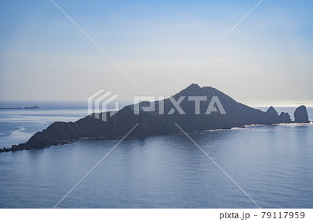 鹿児島県坊津町で撮影した沖秋目島。 鹿児島県坊津町で撮影した沖秋目島。 79117959