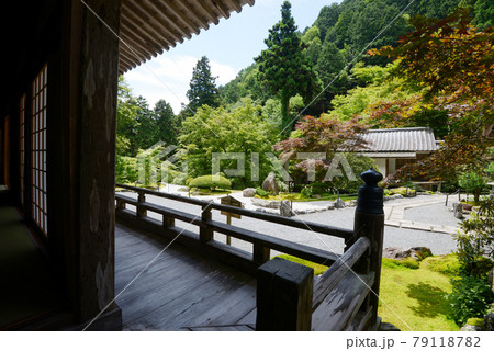 古知谷阿弥陀寺 本堂から庭園を望む 京都市左京区大原 古知谷阿弥陀寺 本堂から庭園を望む 京都市左京区大原 79118782