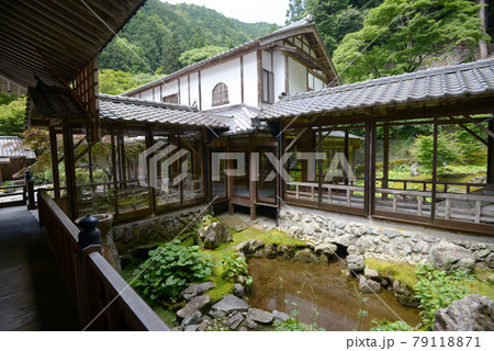 古知谷阿弥陀寺 中庭と回廊 京都市左京区大原 古知谷阿弥陀寺 中庭と回廊 京都市左京区大原 79118871