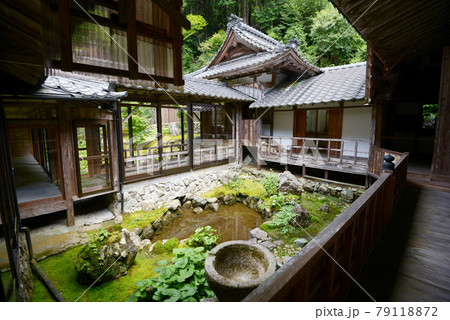 古知谷阿弥陀寺　中庭と回廊　京都市左京区大原 79118872