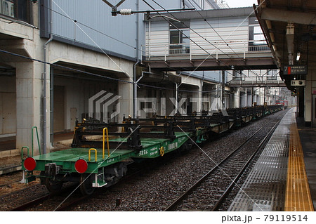 日鐵チキ：新幹線レール輸送の専用車両（那須塩原駅）の写真素材