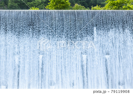 栗駒国定公園の宮城花山の一迫川堰堤 79119908