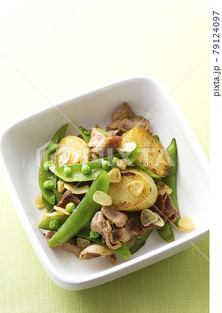 新じゃがと豚肉のバターしょうゆソテー10 79124097