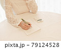 ペン　ボールペン　ノート　電卓　計算　テレワーク　在宅　事務　筆記　資格　勉強　考える　頬杖　女性 79124528