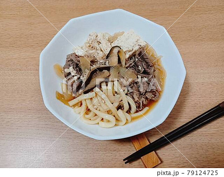 家庭のすき焼きうどん 家庭のすき焼きうどん 79124725