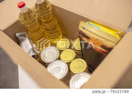 Food and clothing in an open donation box 79125789