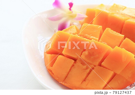 完熟したマンゴー 完熟したマンゴー 79127437