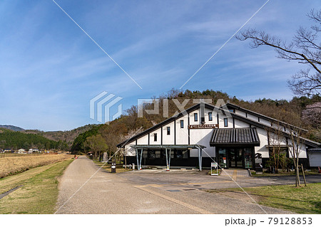 兵庫県豊岡市にあるコウノトリの郷公園と文化園 79128853