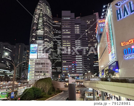 新宿駅西口夜景 79128981