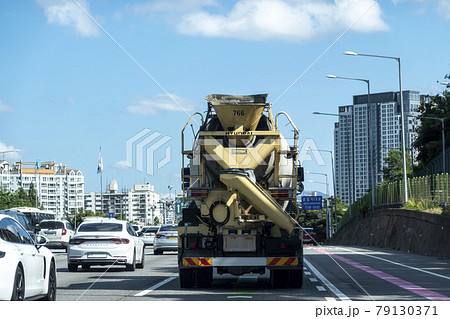 自動車 トレーラー 乗用車 79130371