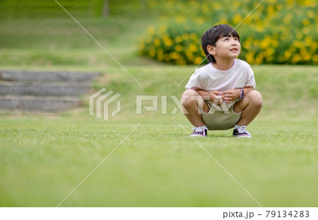 子供 息子 公園 79134283
