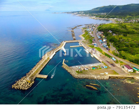 初夏の北海道松前町で大沢漁港の風景を空撮 初夏の北海道松前町で大沢漁港の風景を空撮 79135472