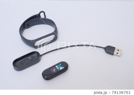 スマートバンドの充電 スマートバンドの充電 79136701