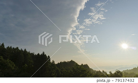 空／晴れと曇りの境目 79137432