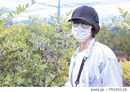 初夏の新鮮なブルーベリー 79143118