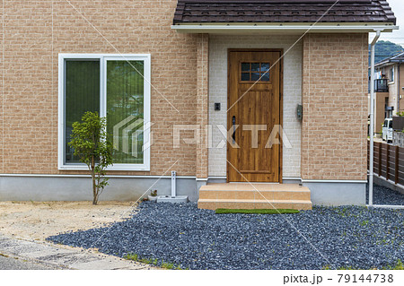 建物　新築住宅　玄関　シンボルツリー 79144738