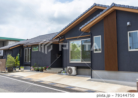 建物 新築住宅 和モダン 外観 の写真素材